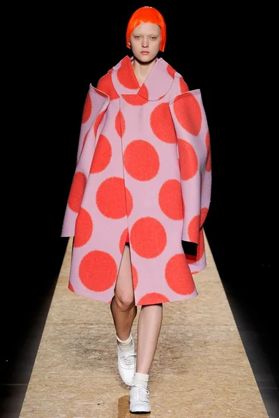 Look 16